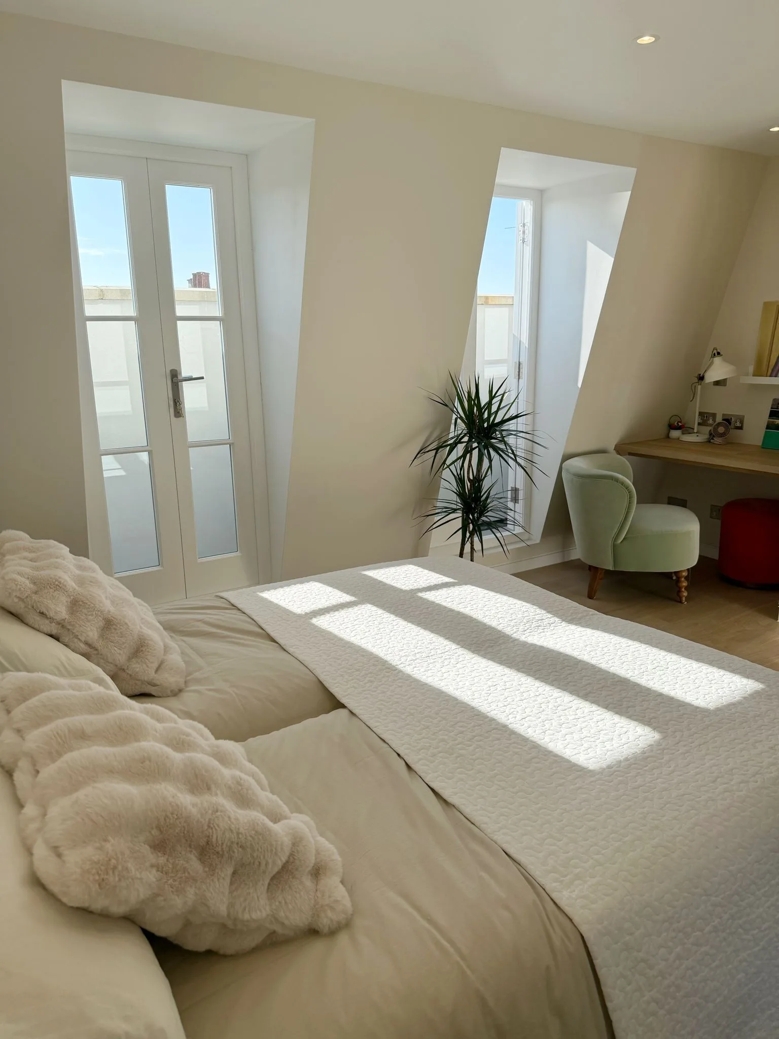 Bedroom with en-suite bathroom, Surbiton